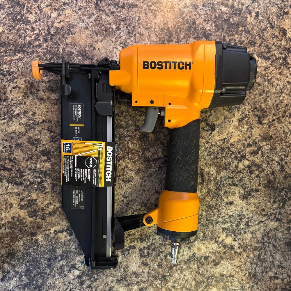 Bostitch 16g pneumatic Finish Nail Gun